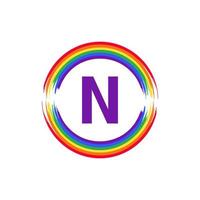 buchstabe n innen kreisförmig gefärbt in regenbogenfarbe flaggenpinsel logo design inspiration für lgbt-konzept vektor