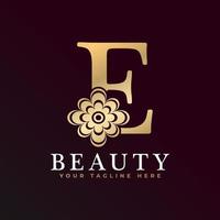 elegantes e-luxus-logo. goldenes blumenalphabetlogo mit blumenblättern. Perfekt für Mode, Schmuck, Schönheitssalon, Kosmetik, Spa, Boutique, Hochzeit, Briefstempel, Hotel- und Restaurantlogo. vektor