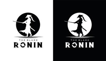 japanische ronin-silhouette mit mond, schwertkämpfer mit traditionellem hut, vintage-logo-design der kämpfergemeinschaft vektor