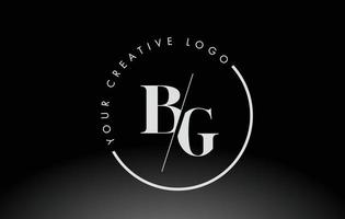 vit bg serif-bokstavslogotypdesign med kreativ skärning. vektor