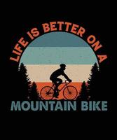 livet är bättre på en mountainbike. t-shirt design för mountainbike vektor