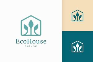 natur grönt hus logotyp med träd och blad form vektor