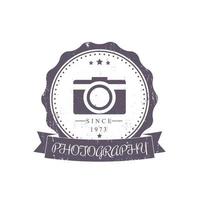 fotografie, kamera, fotograf grunge vintage logo, emblem, abzeichen auf weiß, vektorillustration vektor