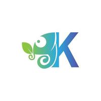 Buchstabe k-Symbol mit Chamäleon-Logo-Design-Vorlage vektor