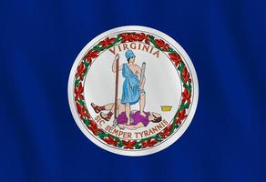 Virginia US-Staatsflagge mit Weheffekt, offizielle Proportionen. vektor