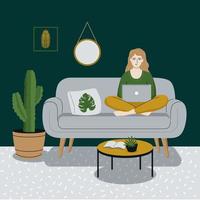 Glückliche Frau arbeitet an einem Laptop und sitzt auf dem Sofa. freiberuflich, arbeit zu hause konzept. modernes Interieur des Zimmers. flache Vektorillustration. vektor