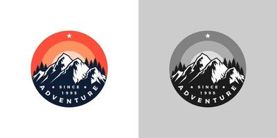 berg äventyr logotyp design vektor