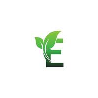 bokstaven e med gröna blad ikon logotyp designmall illustration vektor