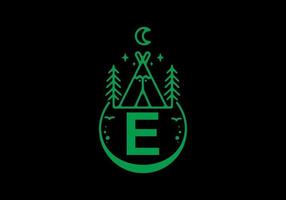 grüne Farbe des Anfangsbuchstabens e im Campingkreisabzeichen vektor