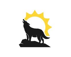 heulender Wolf im Gipfelberg und Sonne dahinter vektor