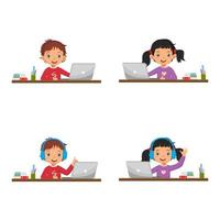 uppsättning vektor glad pojke och flicka studerar och gör läxor online med bärbar dator bär hörlurar hemma. online utbildning och hemundervisning koncept.