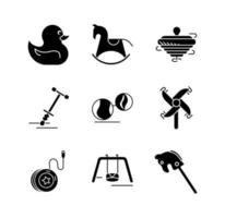 Icon-Set aus Yoyo, Handmühle, Schaukel, Eiche, Ente, Schaukelpferd und Drehspielzeug und mehr. Symbol für Spaß und Spiel. Kinderspielzeugset. editierbarer Zeilensatz. Silhouetten-Icon-Set. vektor