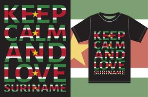 Bleib ruhig und liebe Surinam. Surinam-Flaggen-T-Shirt-Design vektor