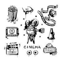 Vintage-Set mit Baumwollrollen, Kamera, Lautsprecher und Popcorn, Tickets isoliert auf weißem Hintergrund. eine Skizze einer Vektorillustration. Kino und Filmproduktion. handgemalt.