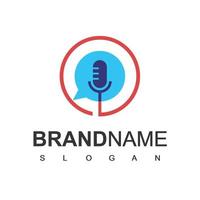 podcast logotyp formgivningsmall, mikrofon ikon design vektor