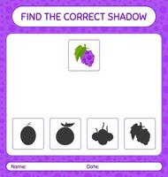 Finden Sie das richtige Schattenspiel mit Traube. arbeitsblatt für vorschulkinder, kinderaktivitätsblatt vektor