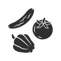 Glyphen-Symbol für rohes Gemüse. vegetarische Ernährung und Silhouettensymbol für gesunde Ernährung. veganes bio-essen, frischer gemüsesalat. negativer Raum. gurke, tomate, paprikavektor lokalisierte illustration vektor