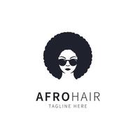 schönheitsfrauenlogoillustration mit afrohaar vektor