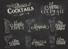 satz cocktailkarte im vintage-stil stilisierte zeichnung mit kreide auf tafel, mojito-cocktails mit illustriertem, der blauen lagune margarita scotch vektor