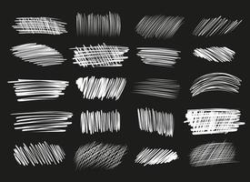 Reihe von weißen Bleistiftstrichen auf schwarzem Hintergrund. 20 handgezeichnete Designelemente vektor