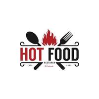 vintage hot food restaurant logo mit löffel, gabel, flammensymbol designvorlage vektor