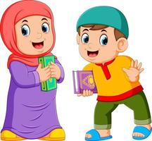 zwei kinder, die heiligen koran halten vektor
