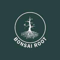 innovatives altes bonsai-baum-logo-design mit dicken wurzeln im kreisrahmen vektor