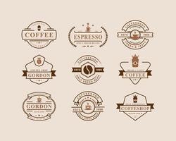 Reihe von klassischen Retro-Abzeichen-Coffee-Shop-Logos. Tasse, Bohnen, Café-Vintage-Stil-Design-Vektor-Illustration vektor