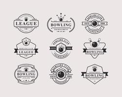 uppsättning vintage retro badge bowling logotyper emblem och logotyp mallar vektor