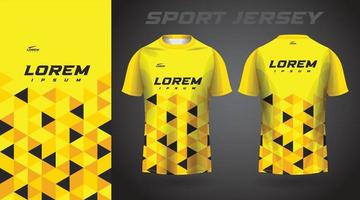 gul t-shirt design av sporttröja vektor