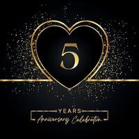 5 Jahre Jubiläumsfeier mit Goldherz und Goldglitter auf schwarzem Hintergrund. Vektordesign für Gruß, Geburtstagsfeier, Hochzeit, Eventparty. 5 Jahre Jubiläumslogo vektor