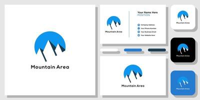 Berggebiet Reisen Berghügel Wandercamp Gipfelgipfel mit Visitenkartenvorlage vektor