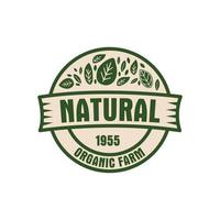 Ein Logo-Emblem in runder Form, das als Etikettenlogo für natürliche Bio-Bauernhofprodukte verwendet werden kann, die rustikal und natürlich aussehen