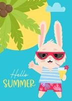 tropisk sommartid affisch med söt hare i solglasögon med cocktail på havet med palmer. vektor illustration. sommarkort med kaninkaraktär - hej sommar för flygblad, vykort