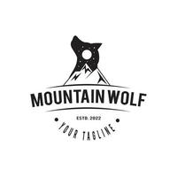 vild natur wolf berg siluett logotyp design, wolf vektor illustration