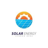 solen energi logotyp formgivningsmall. kreativ solpanel energi elektrisk el logotyp vektor