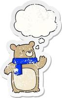 tecknad björn bär halsduk och tankebubbla som en nödställd sliten klistermärke vektor