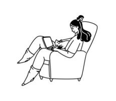 Ein handgezeichnetes Doodle-Mädchen sitzt mit einem Laptop auf einem Stuhl. ein gemütlicher Arbeitsplatz zu Hause mit Ihrer geliebten Katze. Vektor Stock Illustration einer freiberuflichen Frau schwarz auf weißem Hintergrund.
