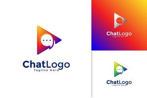 kombination av spelknapp och bubble chat logo design vektor
