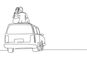 Eine einzelne Linie zeichnet die Rückansicht verheirateter Liebhaber, die auf dem Dach des Autos sitzen und die romantische Landschaft betrachten. glücklicher mann und frau, die hochzeitstag feiern. Design-Grafikvektor mit kontinuierlicher Linie vektor