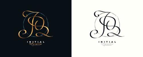 jq initial signaturlogotypdesign med elegant och minimalistisk guldhandstil. initial j- och q-logotypdesign för bröllop, mode, smycken, boutique och affärsmärkesidentitet vektor
