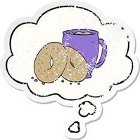 Cartoon-Kaffee und Donuts und Gedankenblase als beunruhigter, abgenutzter Aufkleber vektor