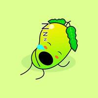 söt mangokaraktär med sömnuttryck och öppen mun. grönt och orange. lämplig för uttryckssymbol, logotyp, maskot och ikon vektor