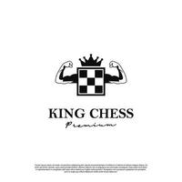 schackbräde med krona och stor muskel logotyp koncept vektor