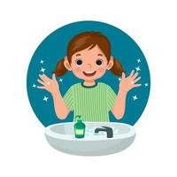 glad söt liten flicka som visar sina rena händer efter att ha tvättat händerna med antibakteriell tvål och rinnande vatten vid diskbänken och som förebyggande mot virus och infektion och personlig hygien vektor