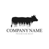Silhouette einer Kuh, die auf dem Gras steht. Logodesign auf transparentem Hintergrund