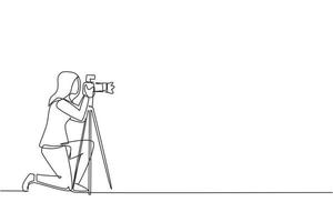 einzelne durchgehende strichzeichnung professionelle fotografin kniet zum fotografieren mit digitalkamera und stativ. Digitalfotografie-Hobby für Mädchen. eine Linie zeichnen Design-Vektor-Illustration vektor