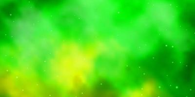 ljusgrön, gul vektorbakgrund med små och stora stjärnor. vektor