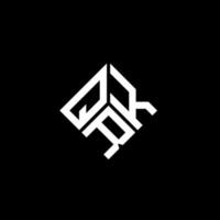 QR-Brief-Logo-Design auf schwarzem Hintergrund. qrk kreative Initialen schreiben Logo-Konzept. QR-Buchstaben-Design. vektor