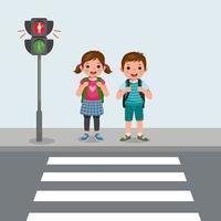 söta skolbarn med ryggsäck som väntar stoppskylt på fotgängare trafikljus för att korsa vägen på övergångsställe på väg till skolan vektor